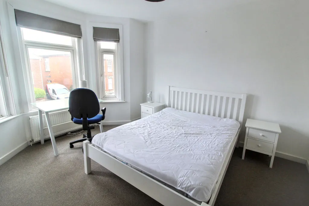 Wallis Road, Bournemouth BH10 4AG, photo 17