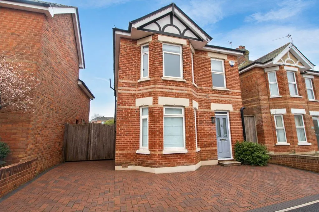 Wallis Road, Bournemouth BH10 4AG, photo 3
