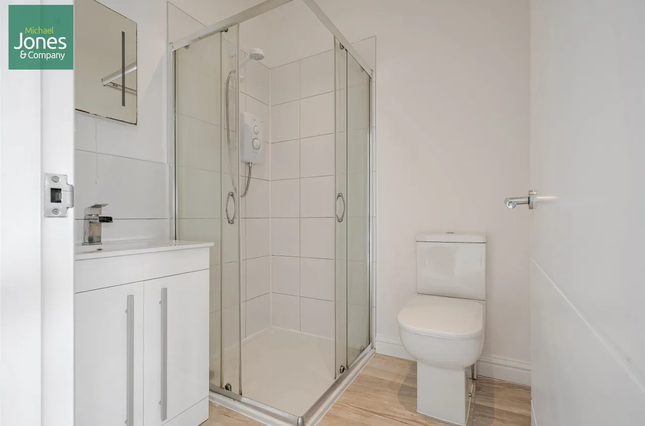 New Broadway, Tarring, BN11, photo 3