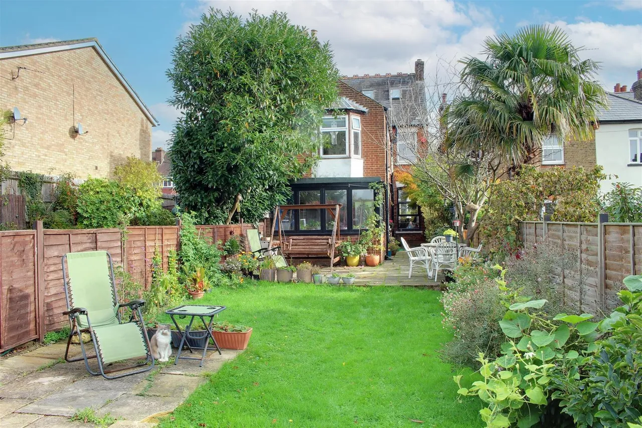 Hatfield Road, Potters Bar, Hertfordshire EN6 1HT, photo 4