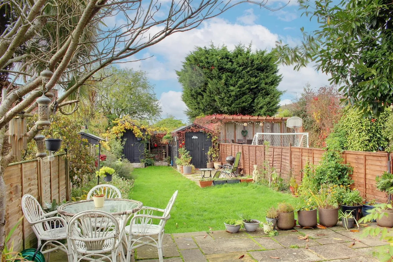Hatfield Road, Potters Bar, Hertfordshire EN6 1HT, photo 12