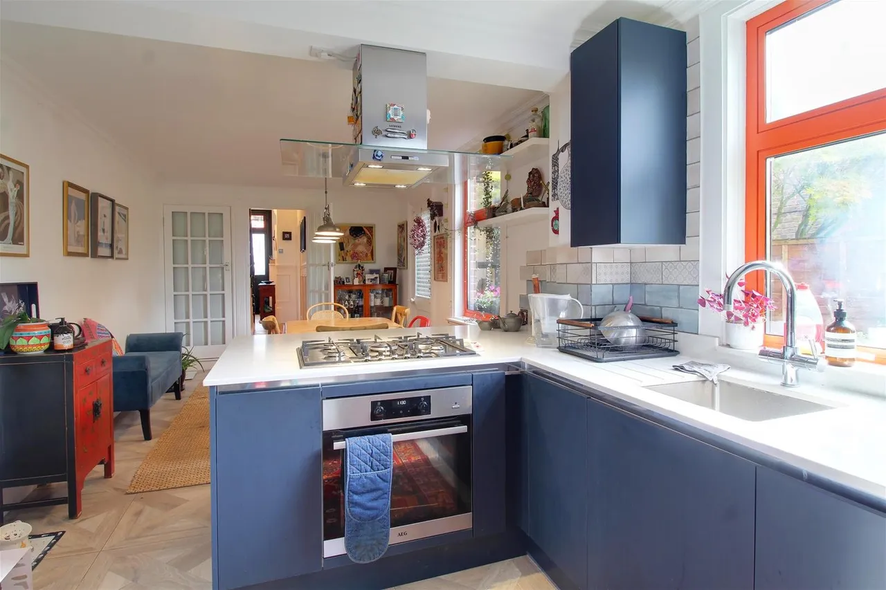 Hatfield Road, Potters Bar, Hertfordshire EN6 1HT, photo 17