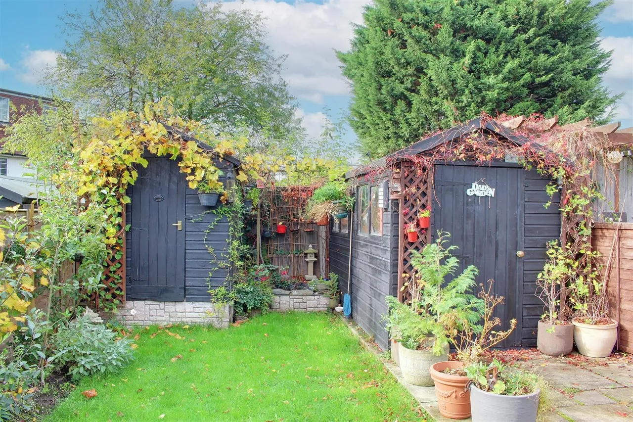 Hatfield Road, Potters Bar, Hertfordshire EN6 1HT, photo 28
