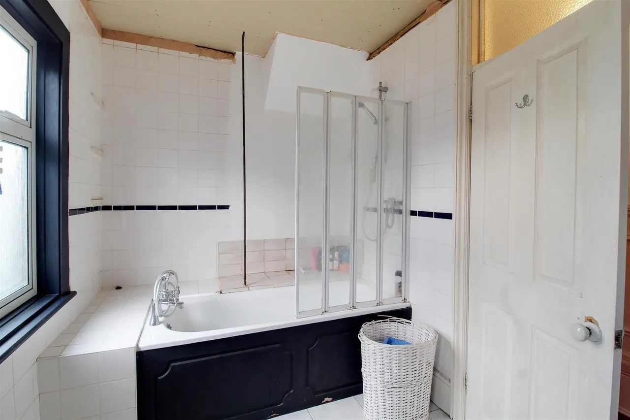 Hatfield Road, Potters Bar, Hertfordshire EN6 1HT, photo 20