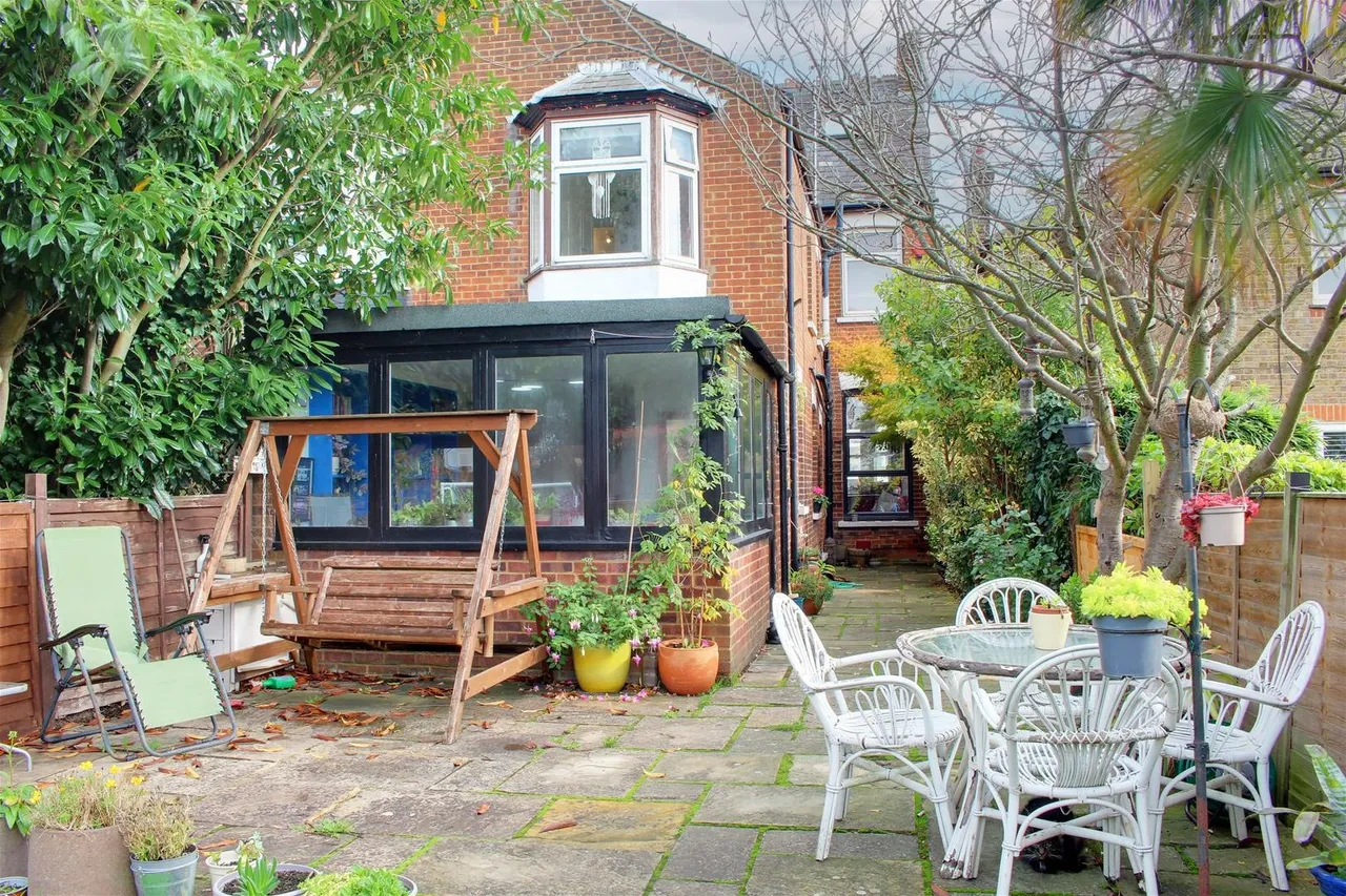 Hatfield Road, Potters Bar, Hertfordshire EN6 1HT, photo 29