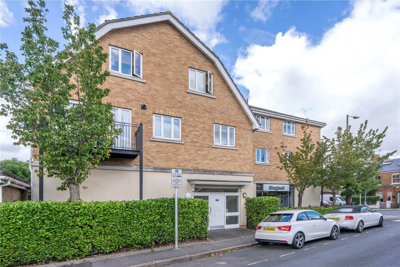 2 bed flat for sale — Second Cross Road, Twickenham, TW2 5RB