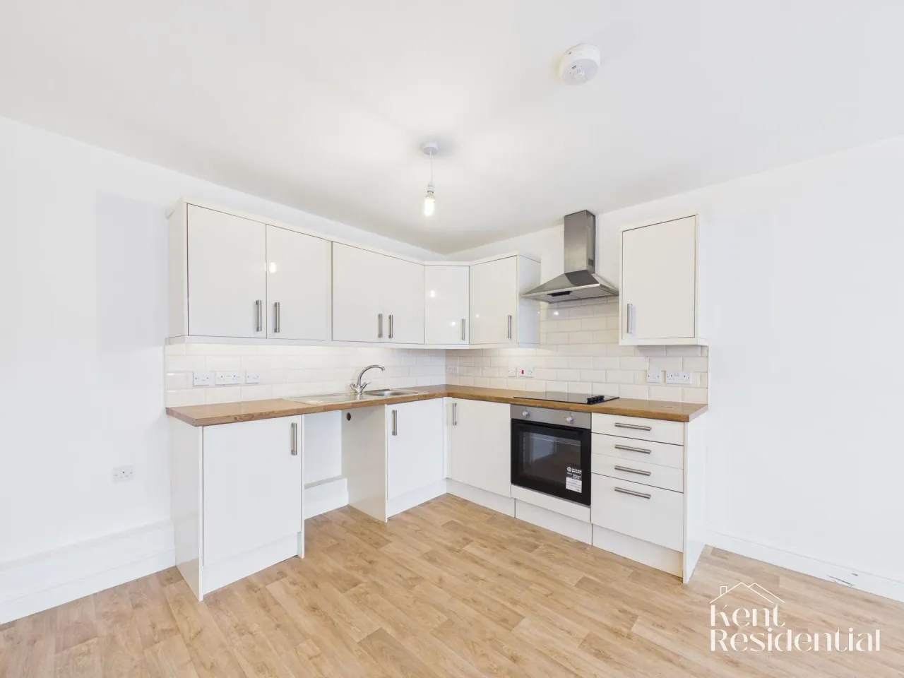 2 bed flat to rent, East Street, ME10