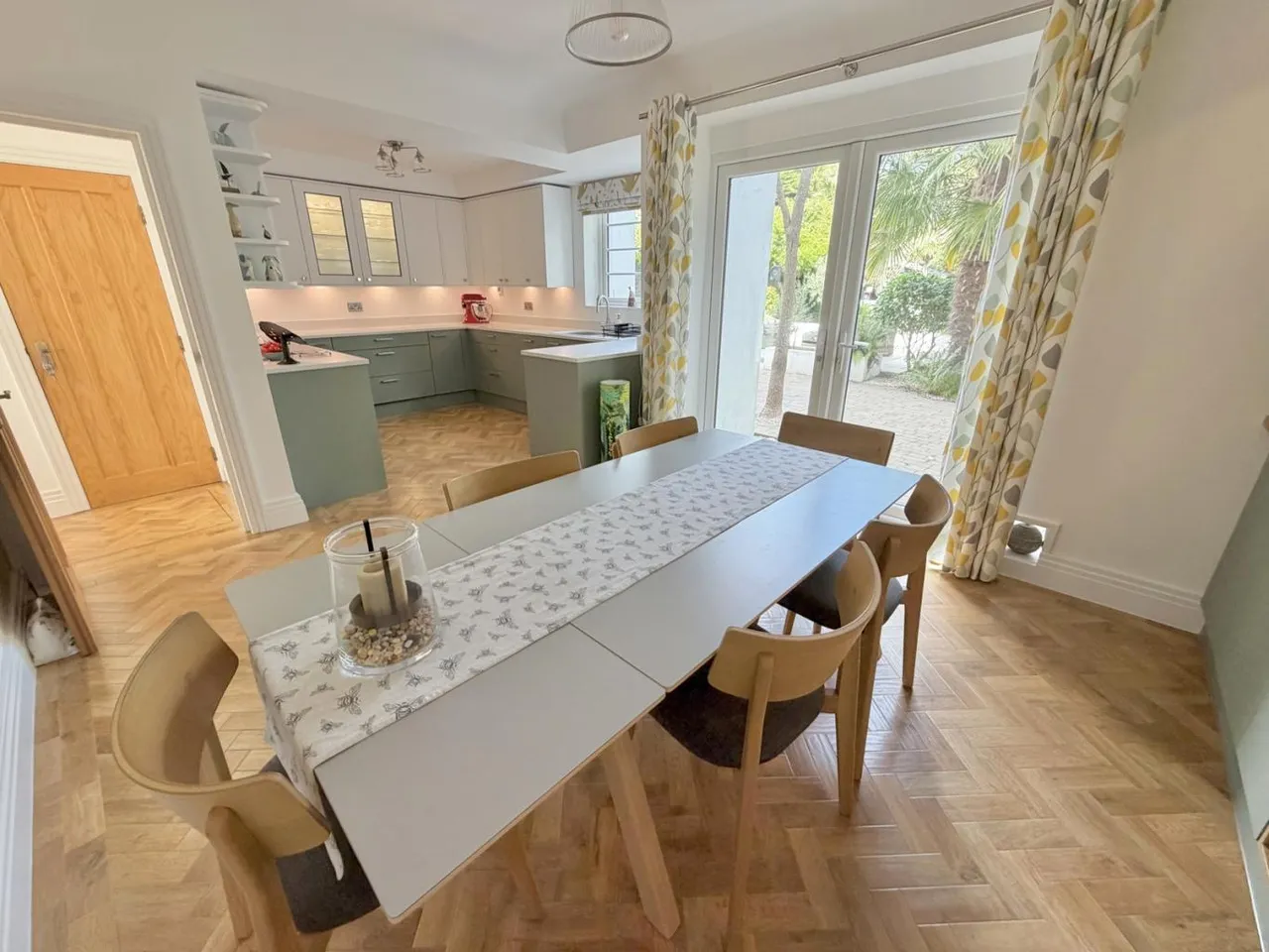 Sandbanks Road, BH14, photo 9