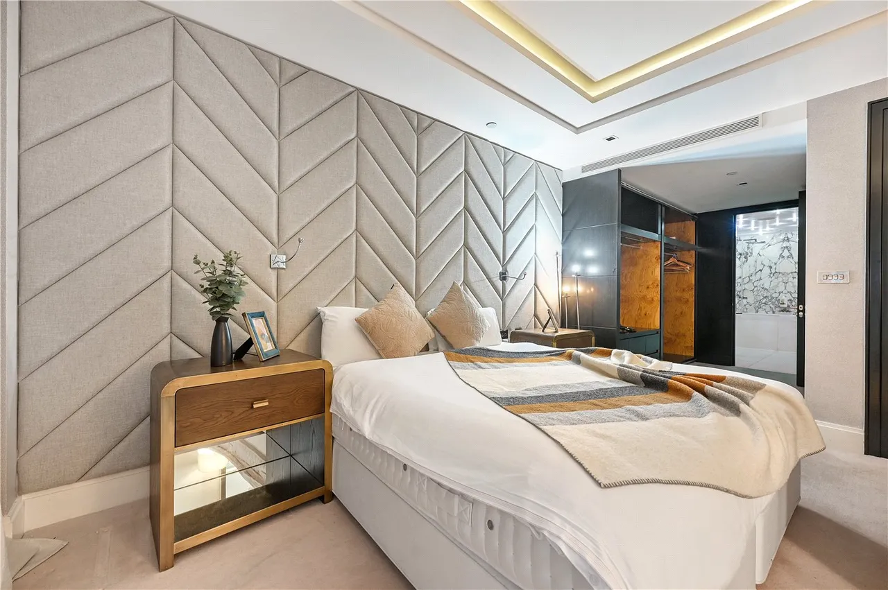 Charles House, Kensington High Street, London, W14, photo 8