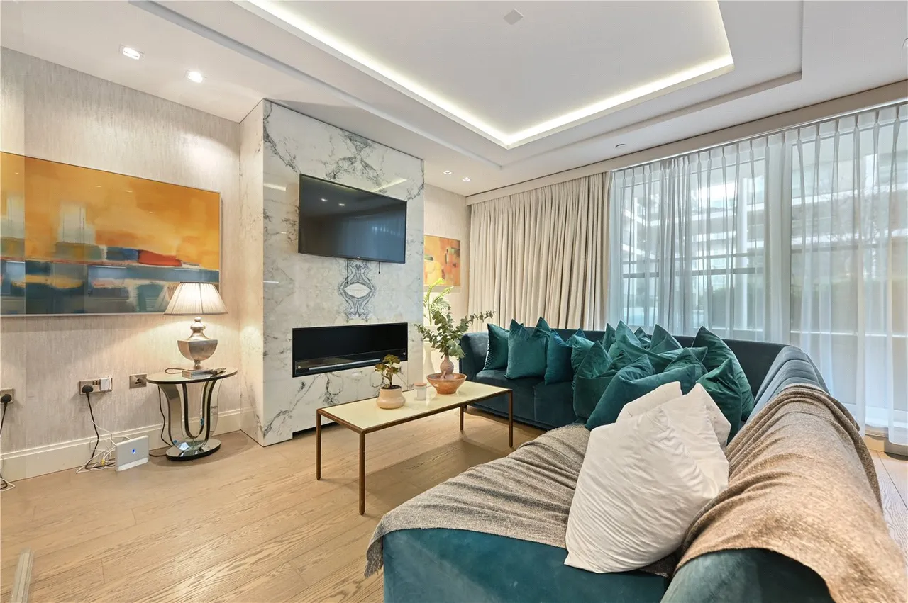 Charles House, Kensington High Street, London, W14, photo 2