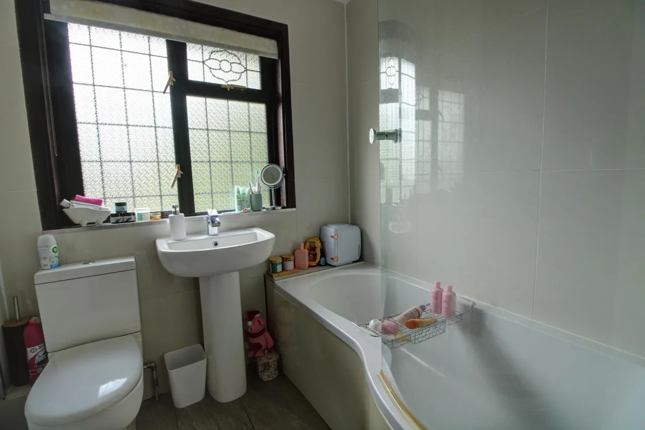 Lackmore Gardens, Reading, RG8, photo 15