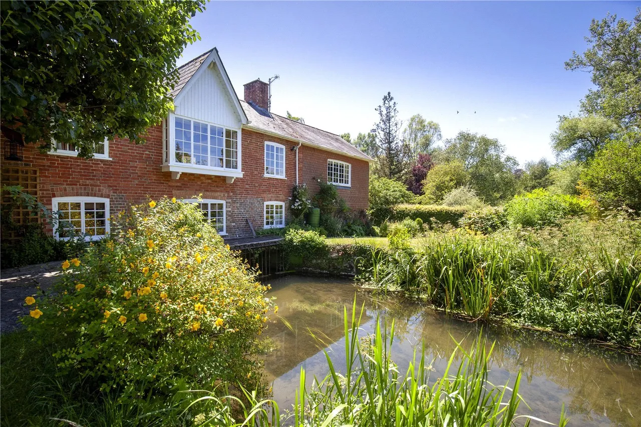 Mill Lane, Stratford sub Castle, Salisbury, Wiltshire, SP1 3LJ, photo 3