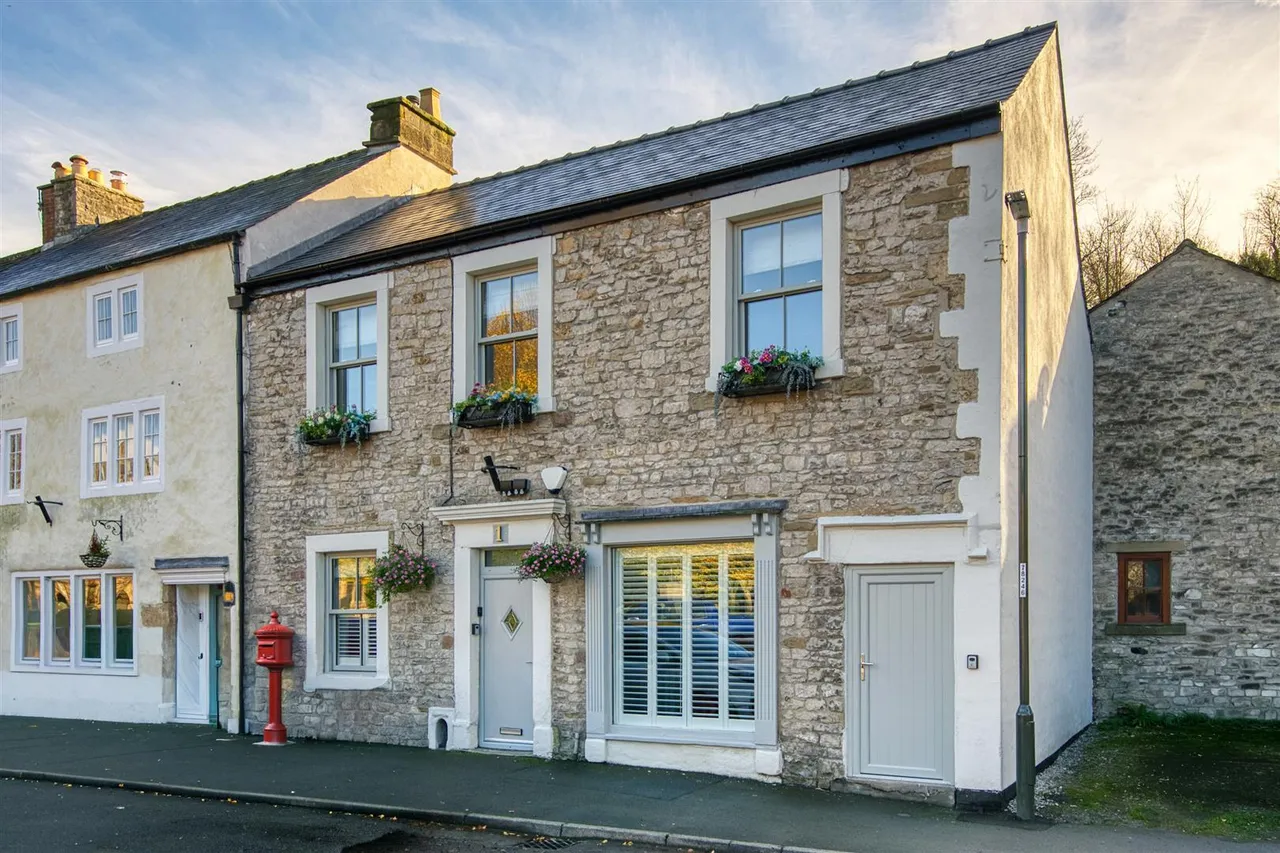 5 bed house for sale — Commercial Road, Tideswell, Buxton