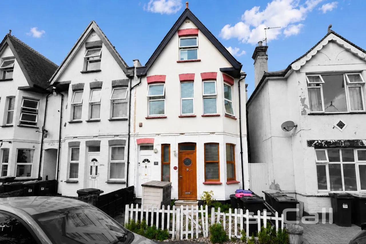 3 bed flat for sale, Westcliff Park Drive, Westcliff-On-Sea