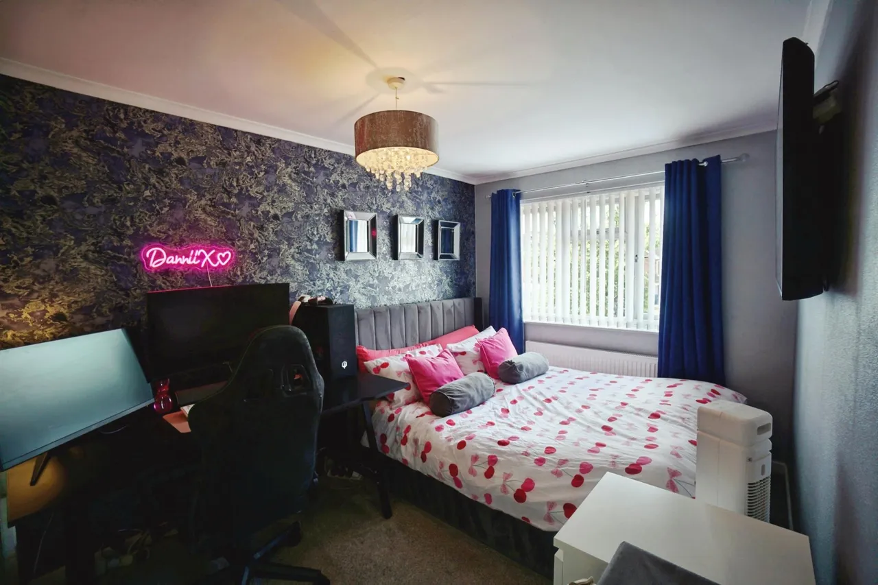 Margaret Vale, Ocker Hill, DY4, photo 13
