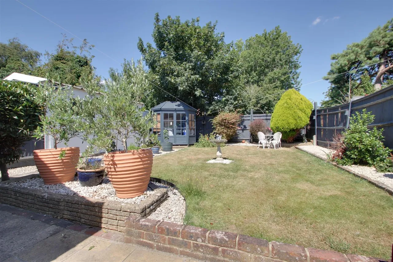 Windermere Crescent, Goring-By-Sea, Worthing, photo 13