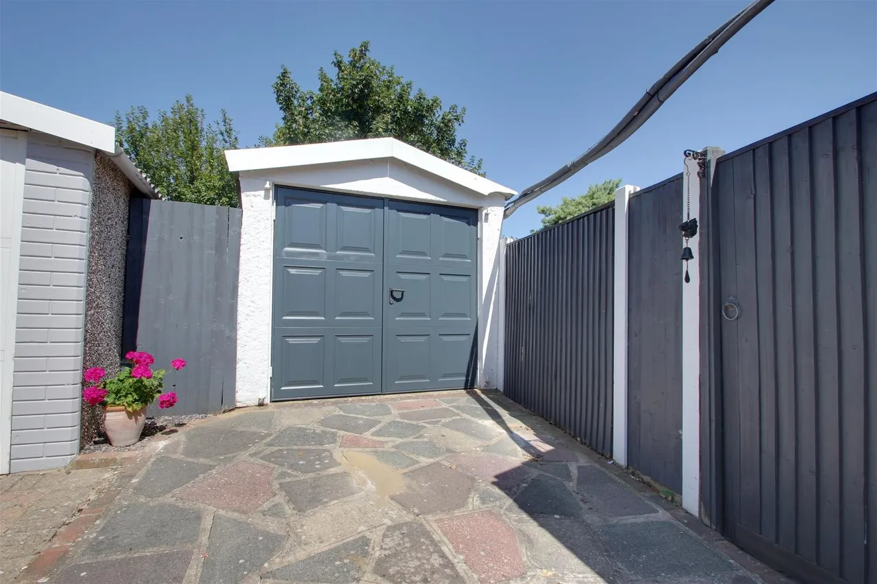 Windermere Crescent, Goring-By-Sea, Worthing, photo 15