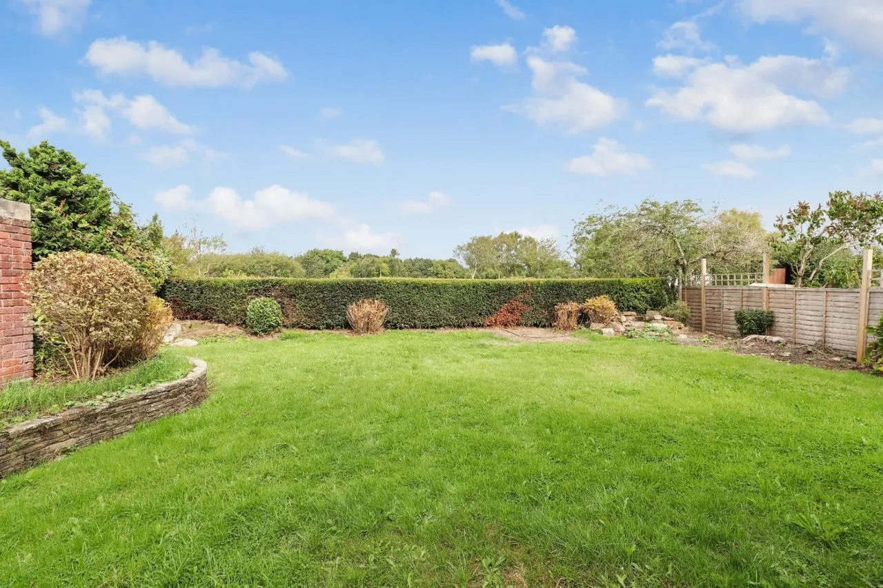 Backmoor Crescent, Sheffield, S8, photo 35