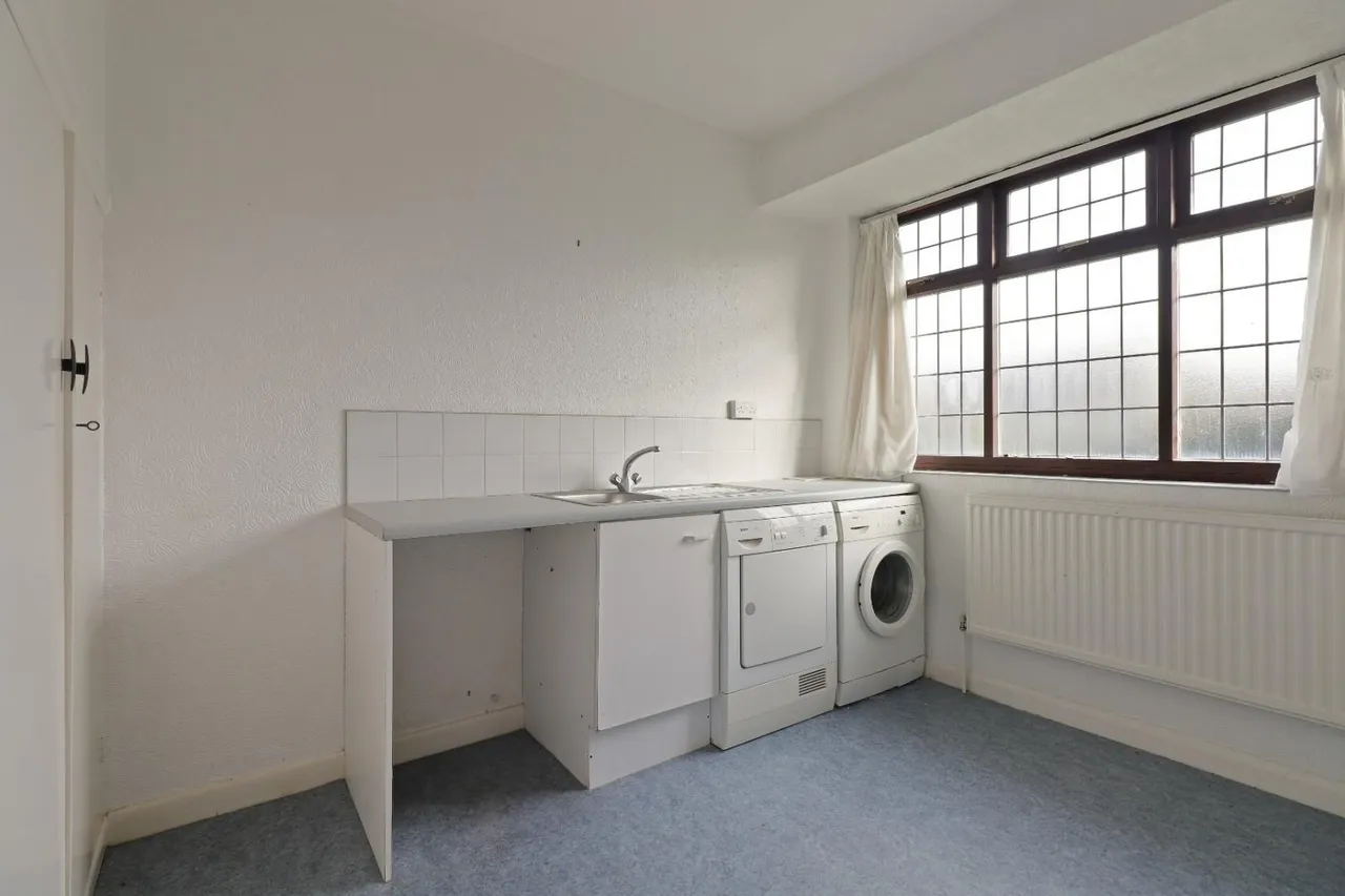 Backmoor Crescent, Sheffield, S8, photo 17
