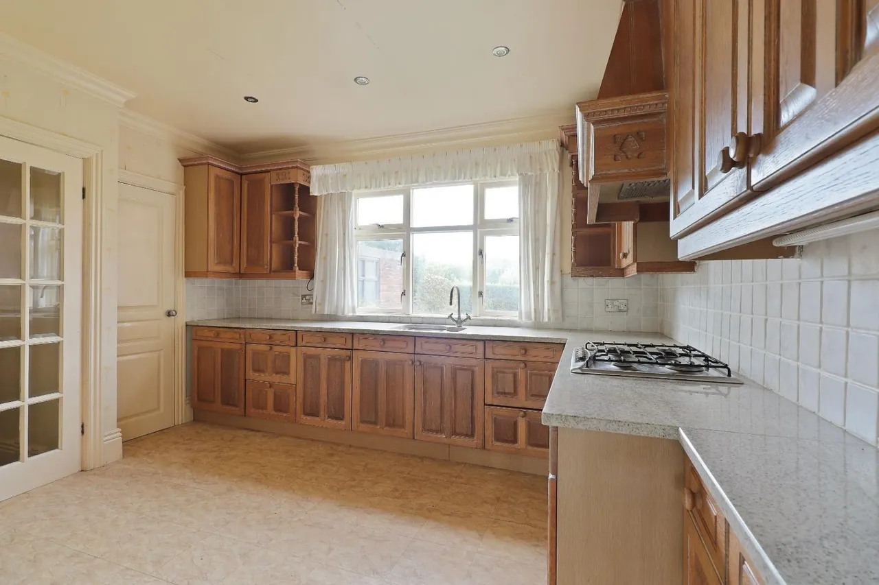 Backmoor Crescent, Sheffield, S8, photo 10