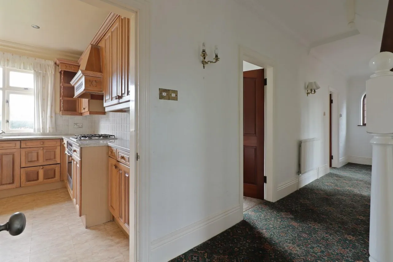 Backmoor Crescent, Sheffield, S8, photo 19
