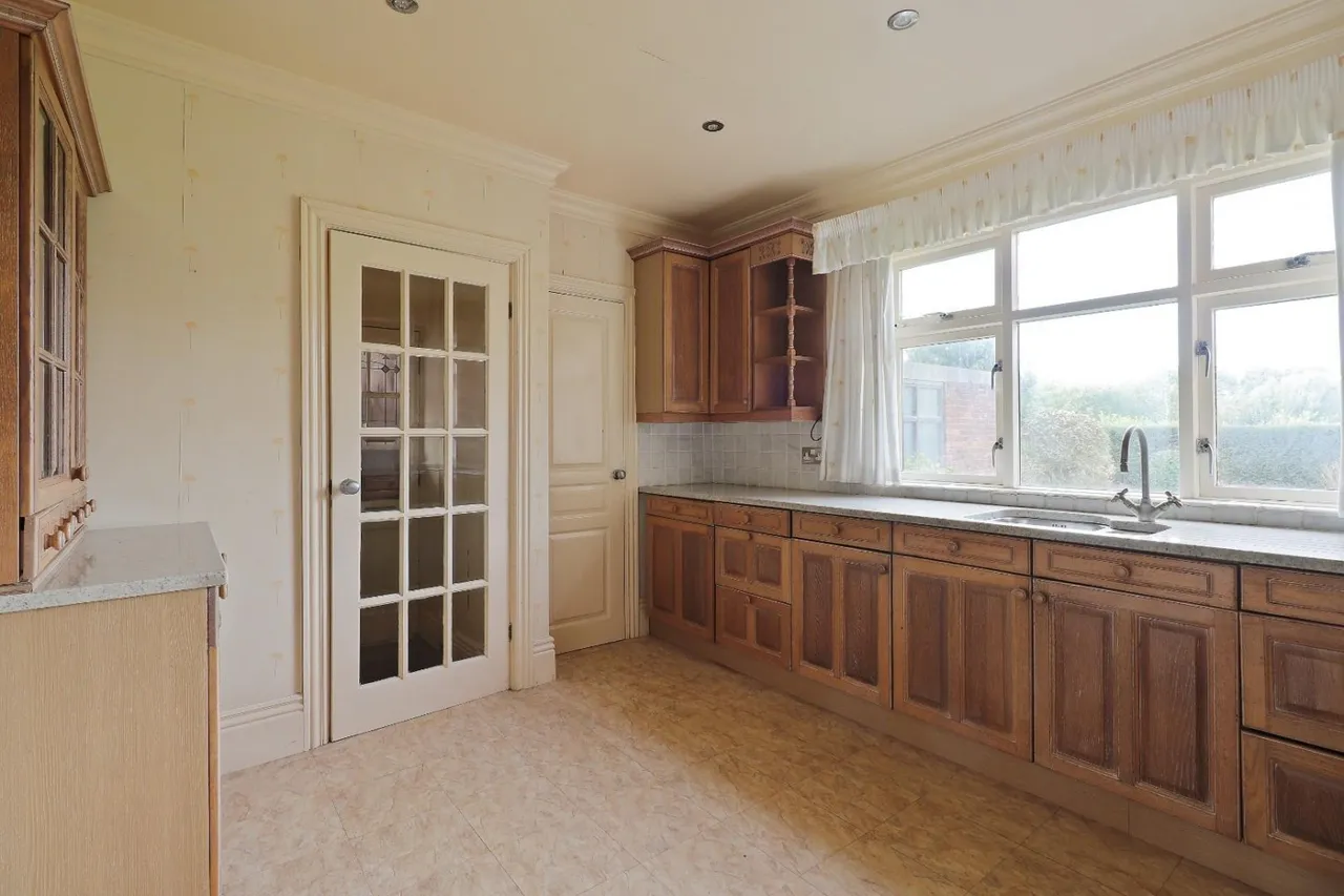 Backmoor Crescent, Sheffield, S8, photo 11