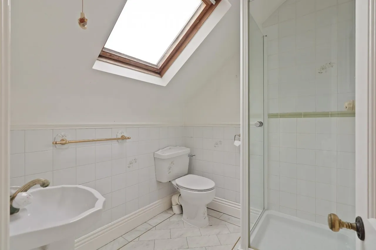 Backmoor Crescent, Sheffield, S8, photo 27