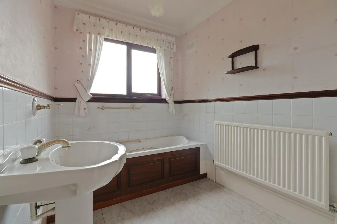 Backmoor Crescent, Sheffield, S8, photo 3