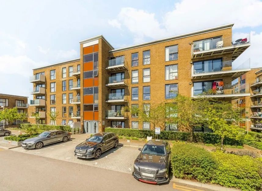 2 bed flat for sale, Zodiac Close, Edgware, HA8