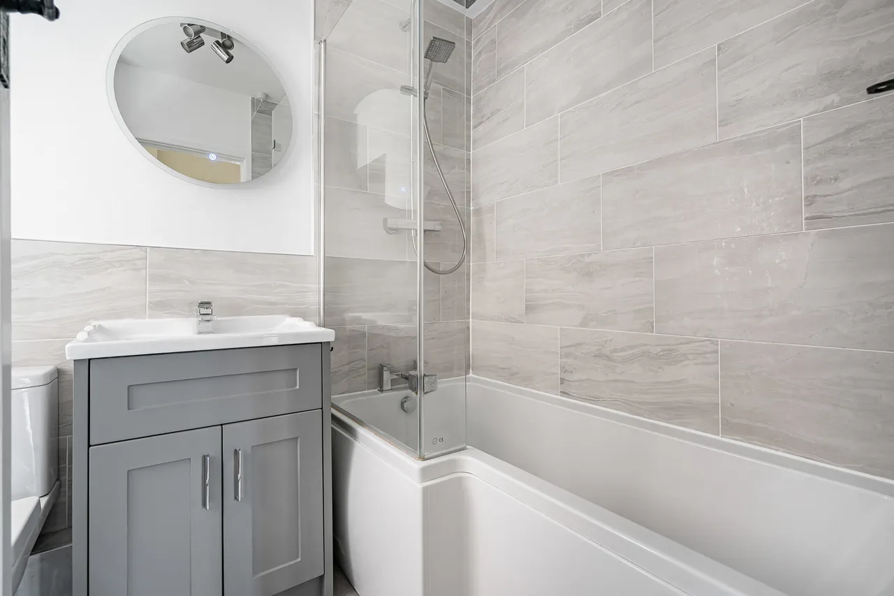 Silo Road, Farncombe, GU7, photo 16