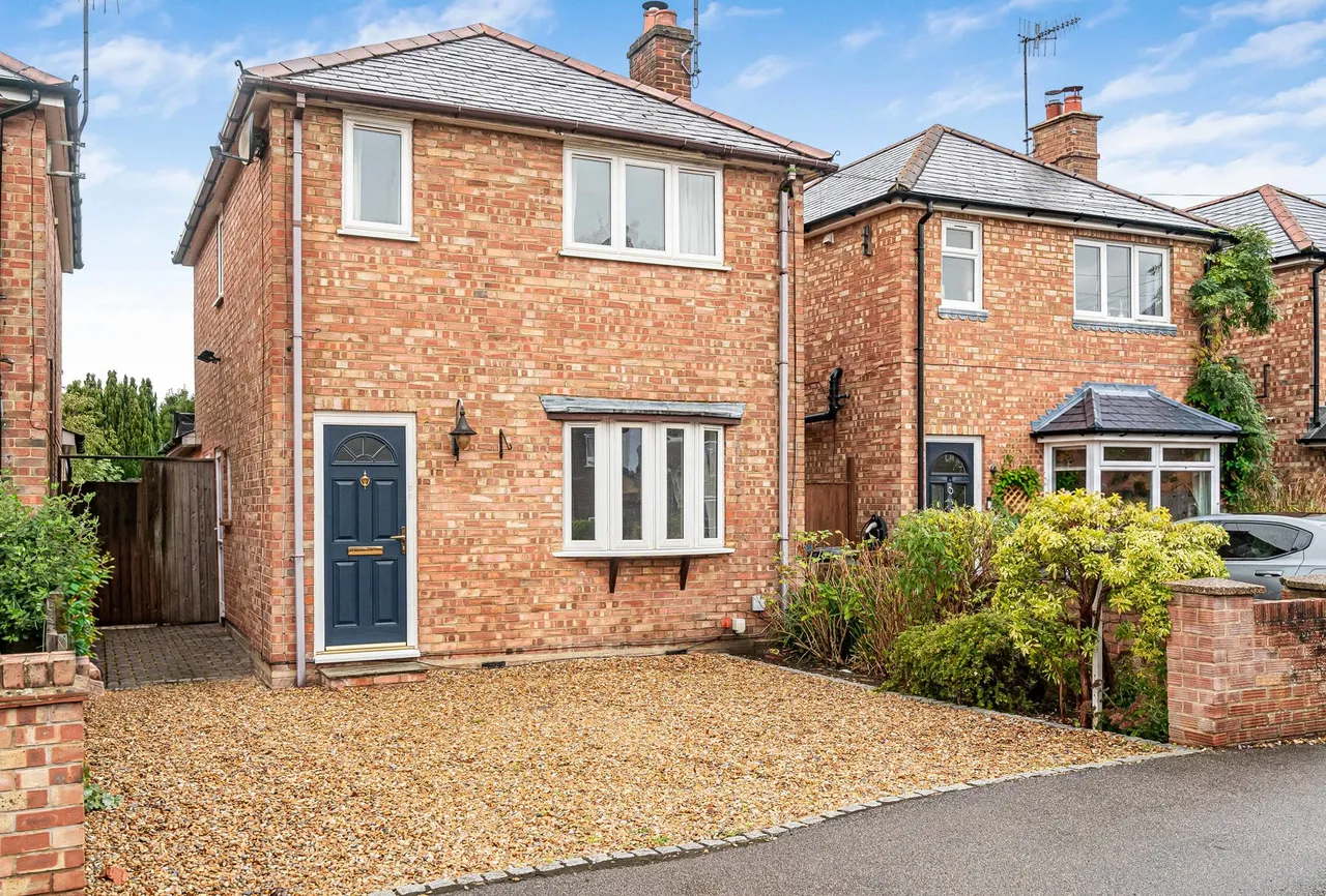 3 bed house for sale, Silo Road, Farncombe, GU7