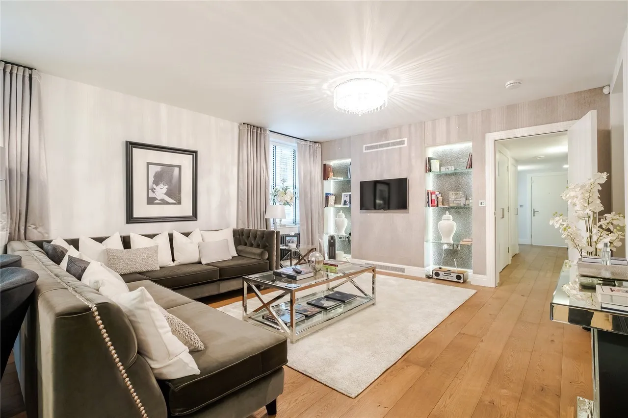 2 bed flat for sale — Exchange Court, London, WC2R