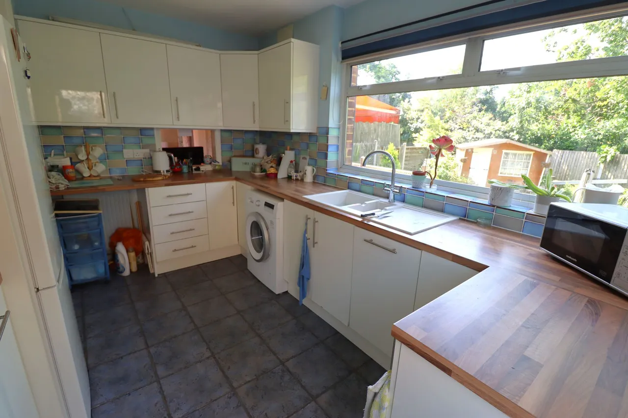 Kingswood Crescent, Rayleigh, Essex, SS6 7BH, photo 3