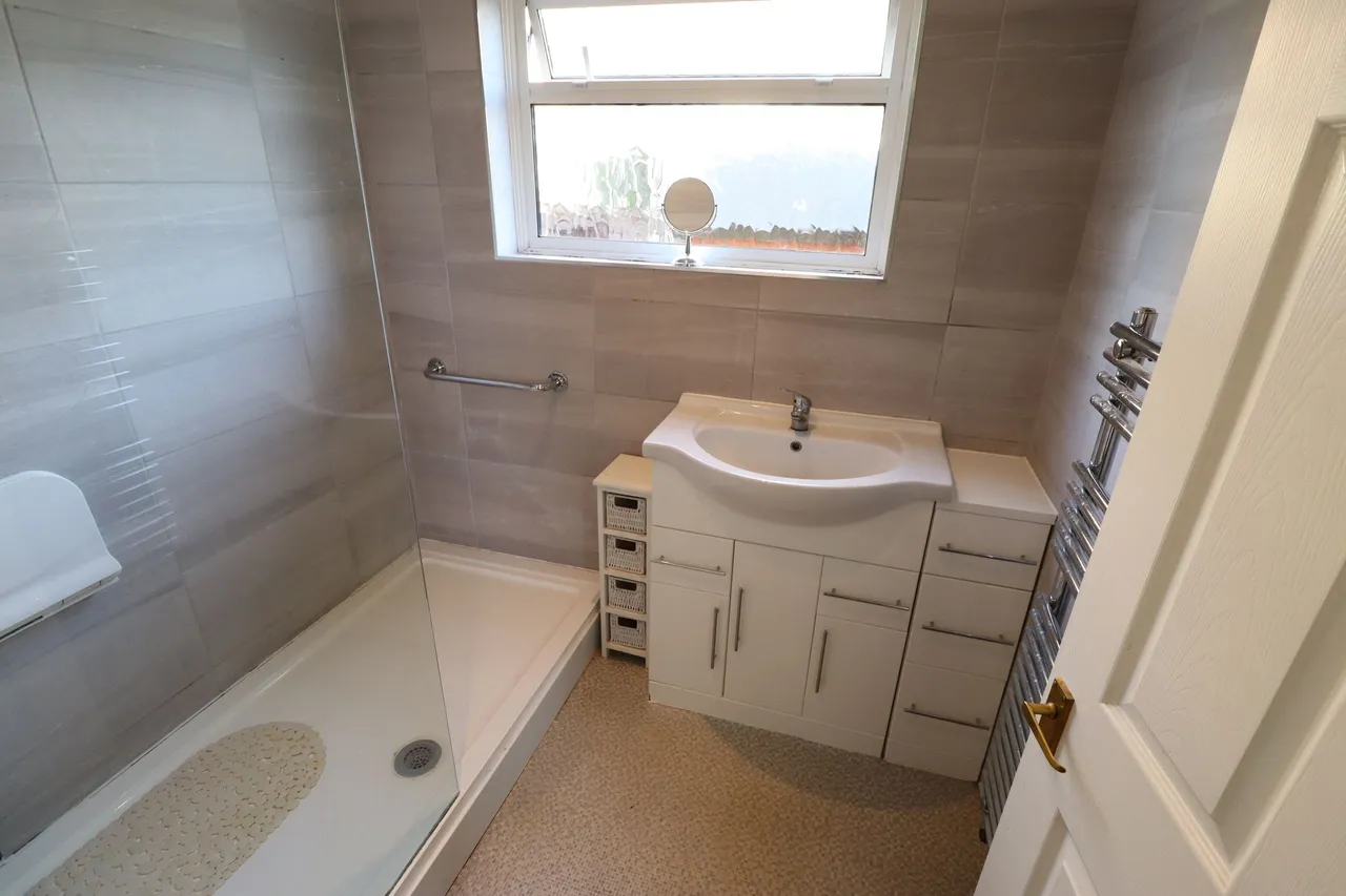 Kingswood Crescent, Rayleigh, Essex, SS6 7BH, photo 4