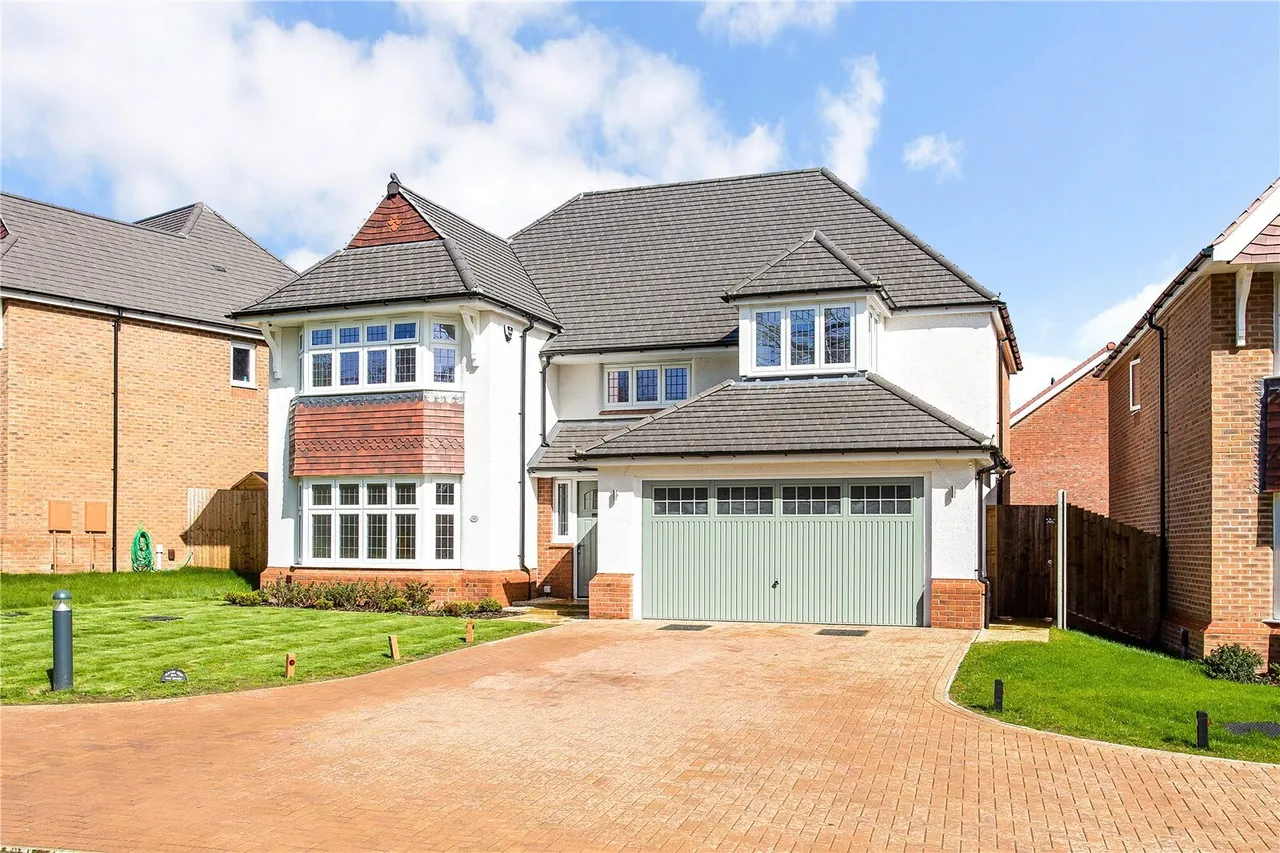 Kestrel Grove, Caddington, LU1, photo 30