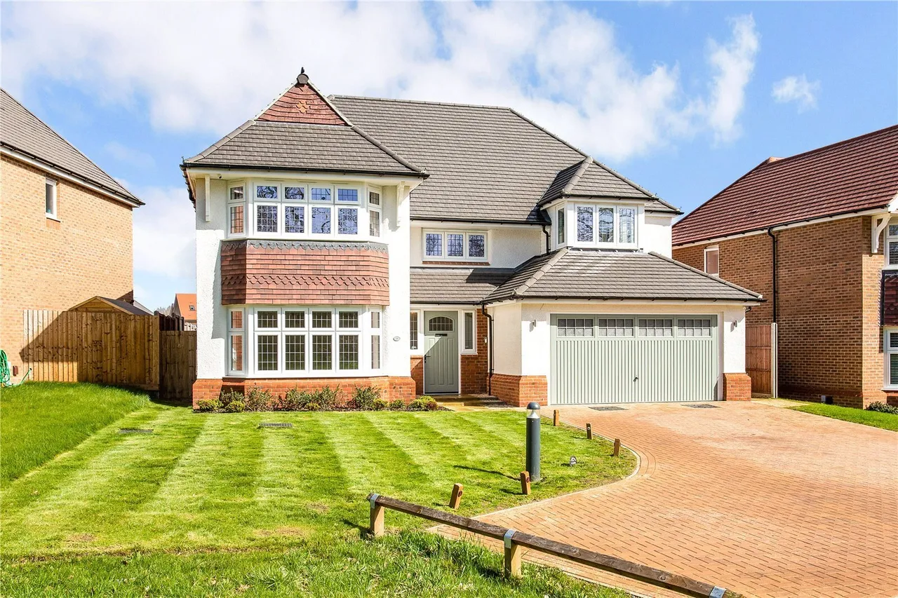 Kestrel Grove, Caddington, LU1, photo 29