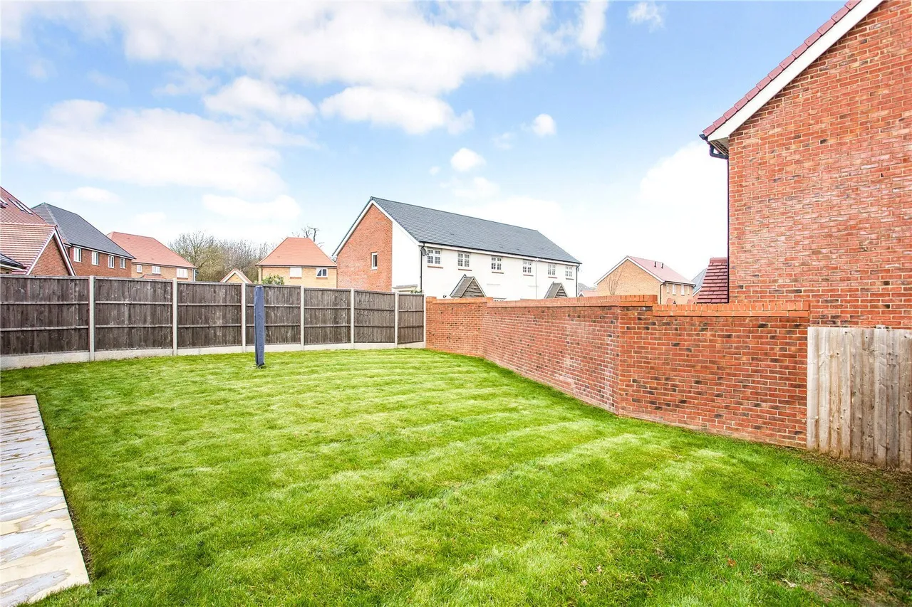 Kestrel Grove, Caddington, LU1, photo 26