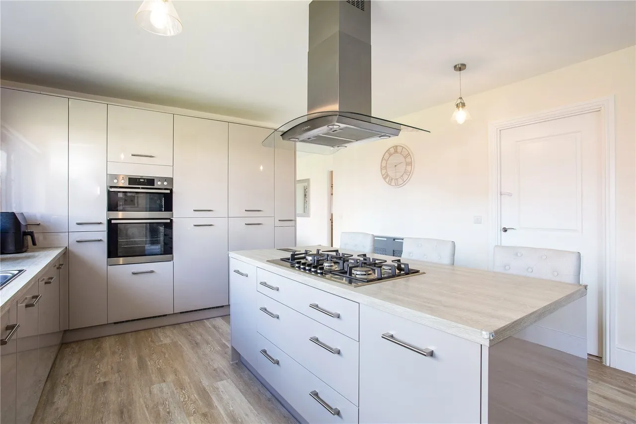 Kestrel Grove, Caddington, LU1, photo 21