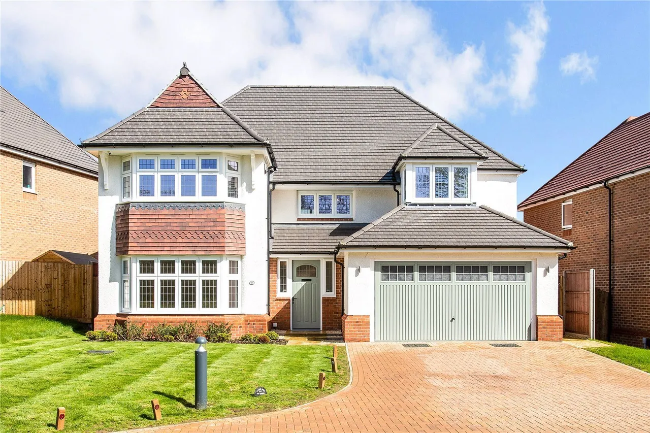 4 bed house for sale, Kestrel Grove, Caddington, LU1