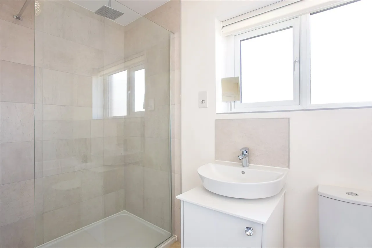 Kestrel Grove, Caddington, LU1, photo 24
