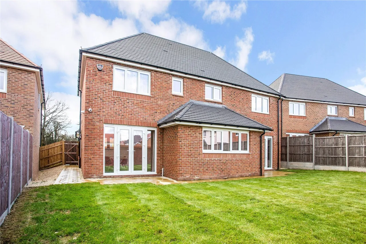 Kestrel Grove, Caddington, LU1, photo 28