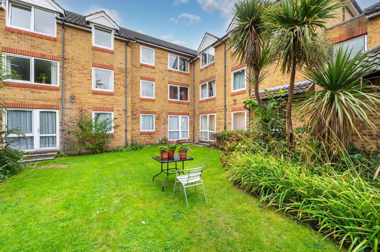 Flat 10, Homefirs House, Wembley Park Drive, photo 2