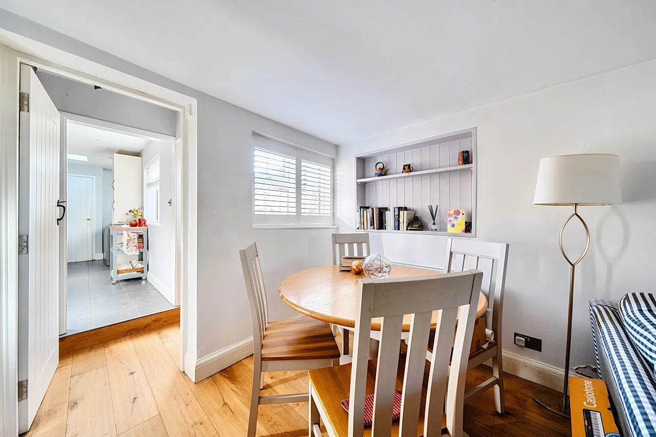Alma Road, Esher, KT10, photo 4