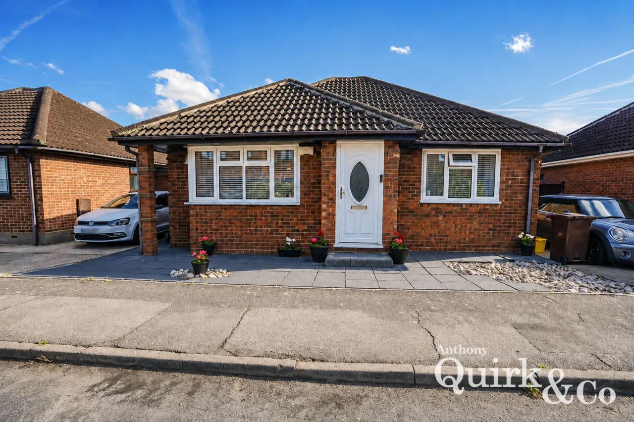 2 bed house for sale, Beecroft Crescent, Canvey Island, SS8