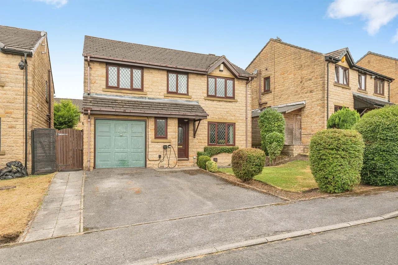4 bed house for sale — Springside Rise, Golcar, Huddersfield