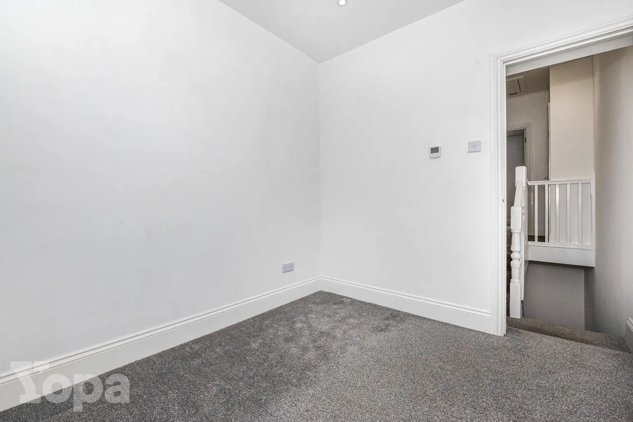 Warwick Road, Welling, DA16, photo 13