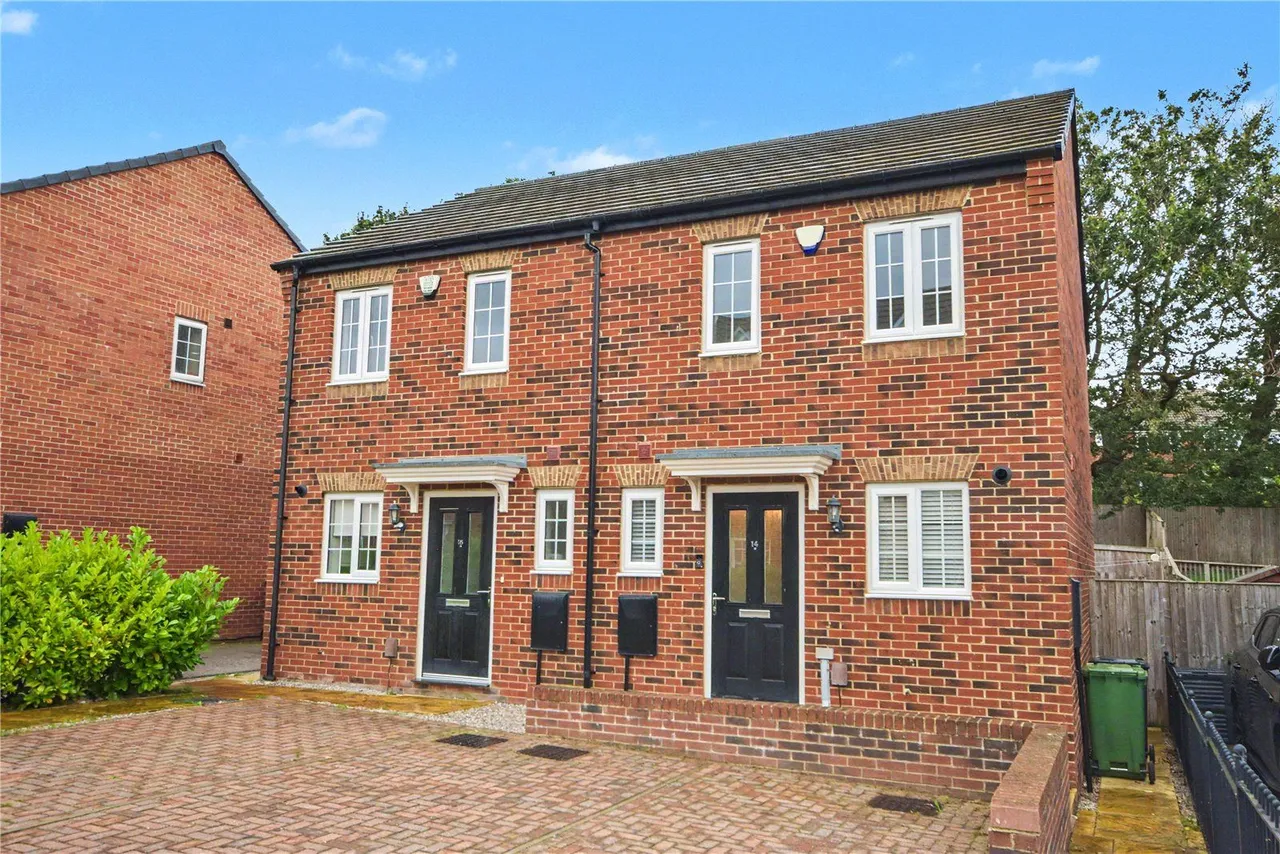 2 bed house for sale, Moseley Beck Lane, Leeds, LS16