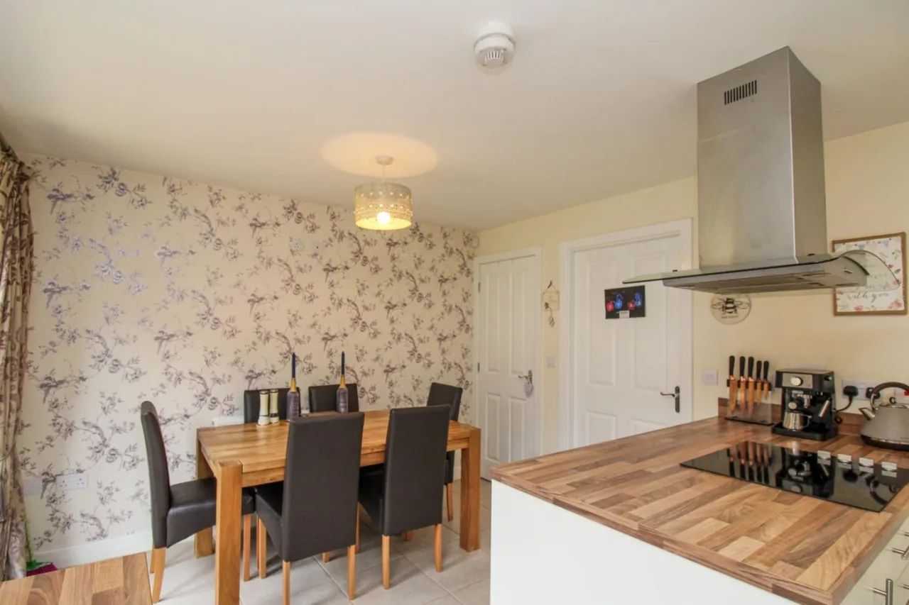 Oak Park Terrace, Leeds, LS16, photo 3