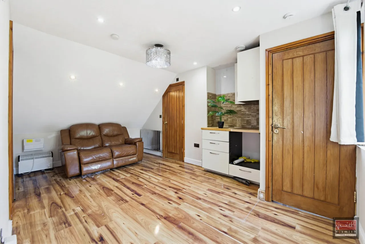 Farmers Road, Staines-upon-Thames, TW18, photo 8