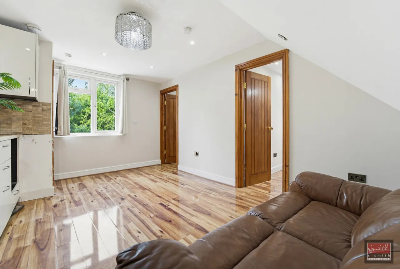 Farmers Road, Staines-upon-Thames, TW18, photo 7